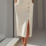 La Scintilla | Vestido Midi Ajustado con Detalles de Botones Dorados