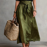 Vera™ | Conjunto de Dos Piezas: Camiseta Negra y Falda Midi en Verde Oliva