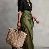 Vera™ | Conjunto de Dos Piezas: Camiseta Negra y Falda Midi en Verde Oliva