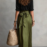 Vera™ | Conjunto de Dos Piezas: Camiseta Negra y Falda Midi en Verde Oliva