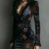 La Scintilla | Mini Vestido de Terciopelo con Escote Profundo