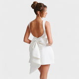 Catarina - Vestido Corto Adornado con Perlas