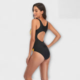 Traje de baño deportivo de una pieza con diseño de escote en la espalda