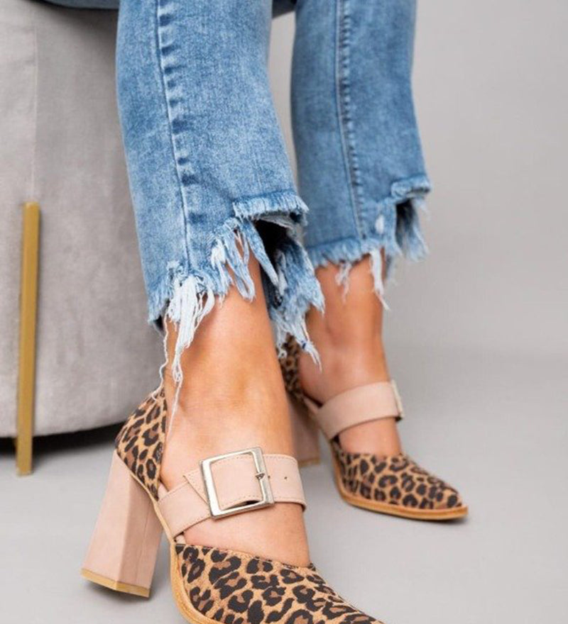 Selveta - Sandalias de ante con estampado de leopardo y tacón firme